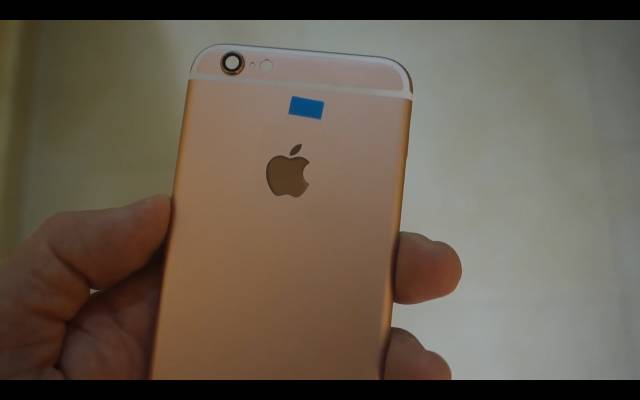 ピンク色のiPhone6sバックカバー