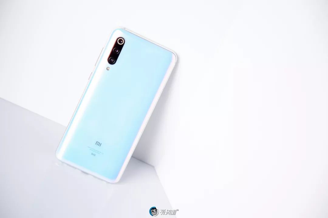 Xiaomi Pro 5G ドリームホワイトのカラー
