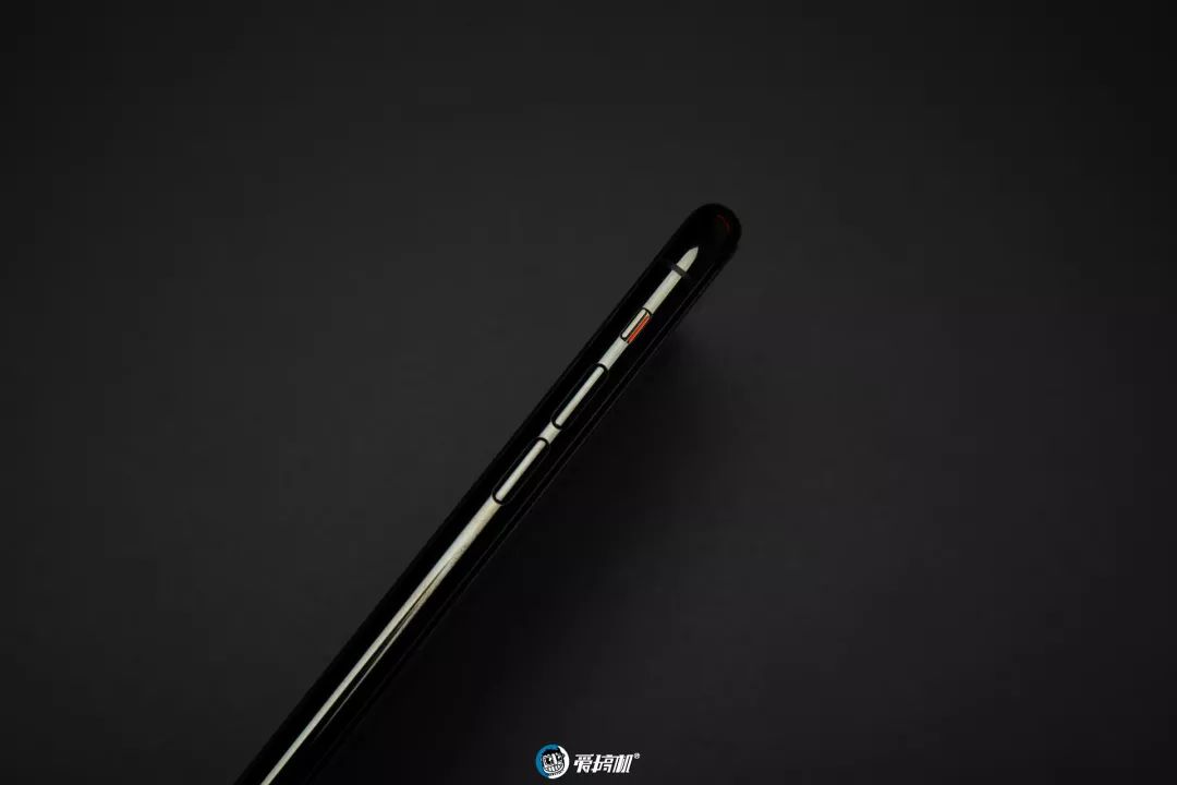 iPhone11　Pro　Max　フレームデザイン②