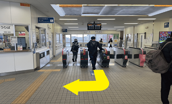 鹿児島本線「九産大前駅」改札から出て右に曲がります。