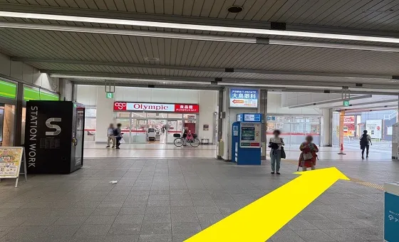 戸田駅改札 東口を出てオリンピック（お店を正面に）右へ曲がります。