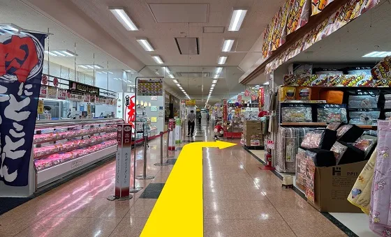 写真の角を右に曲がります。